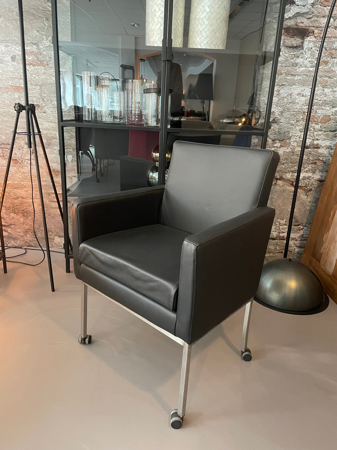 Zwarte leren eetkamerstoelen voor tijdloze elegantie