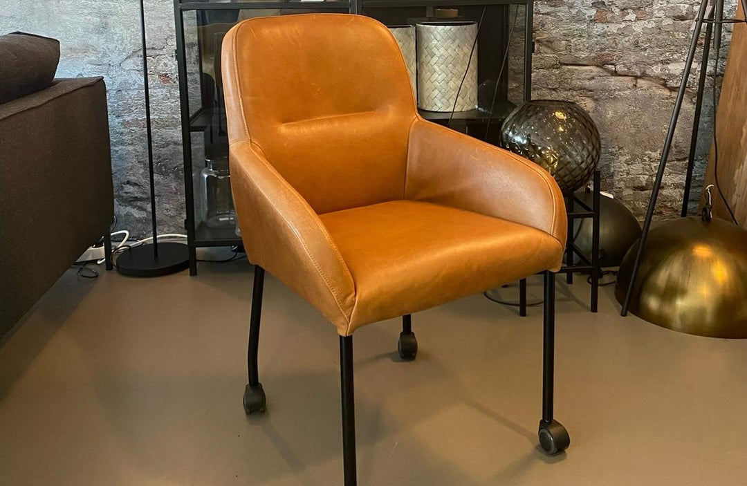 Wat zijn de voordelen van leren eetkamerstoelen met armleuning?