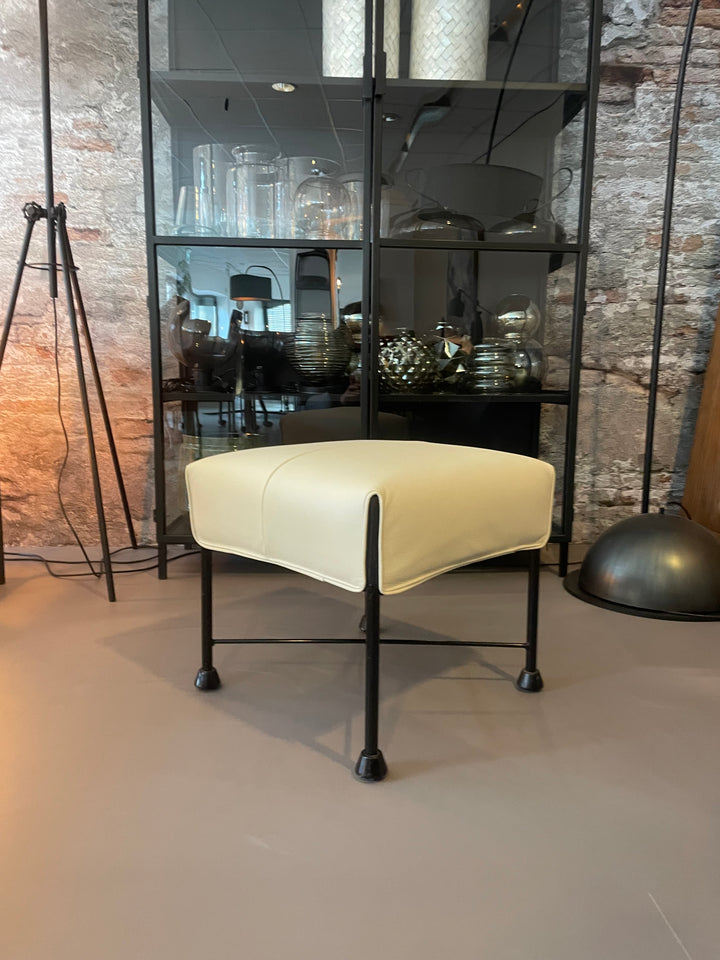 Montis Hocker herstofferen