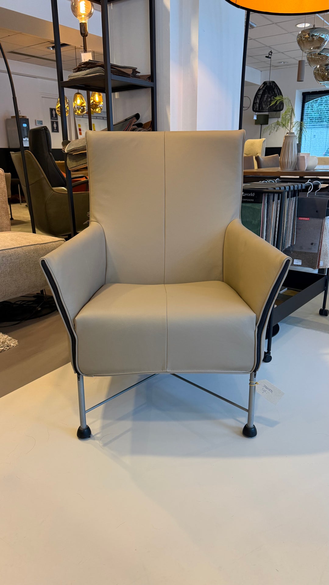Montis Charly hergestoffeerd Toledo Beige