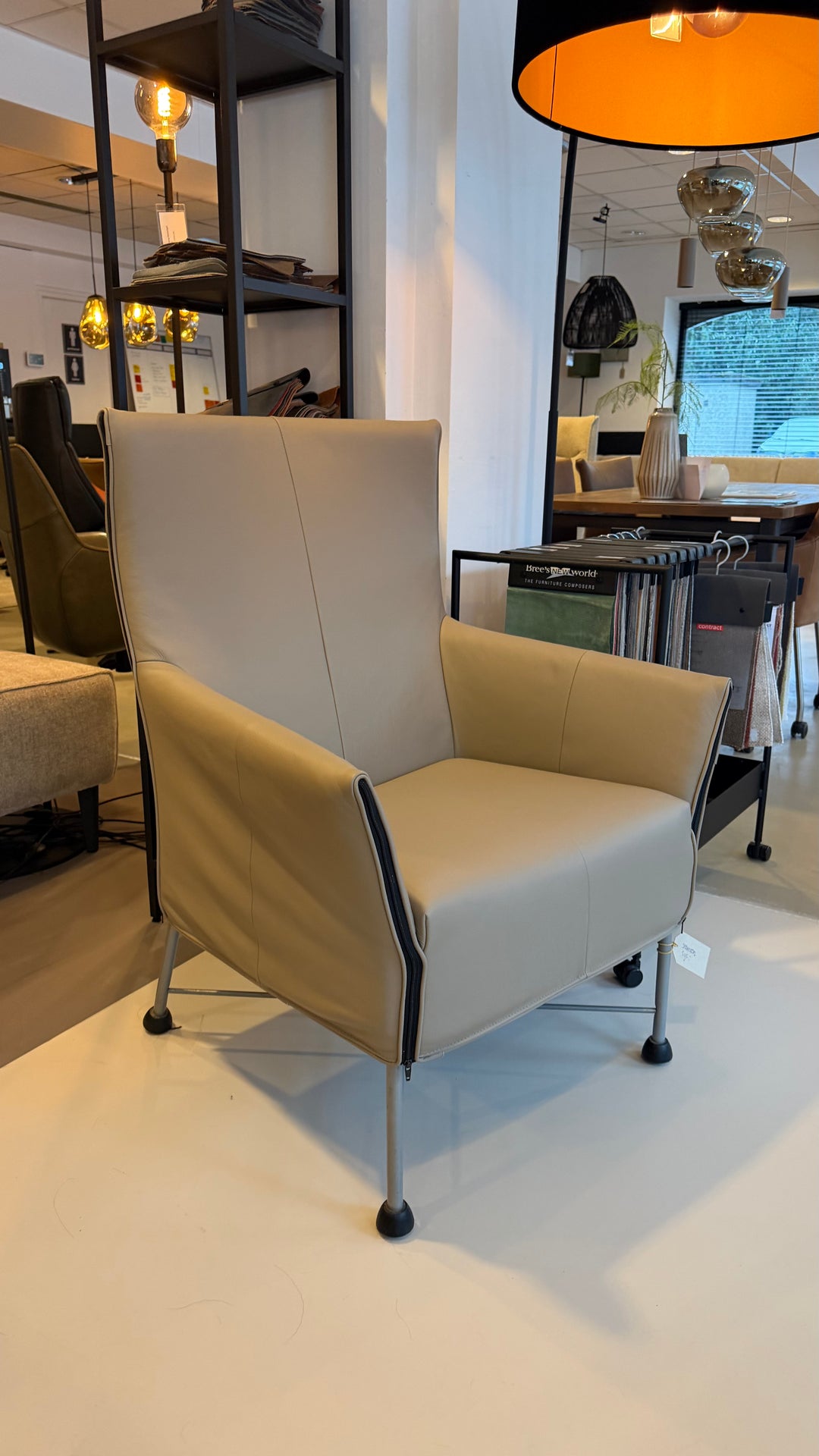 Montis Charly hergestoffeerd Toledo Beige